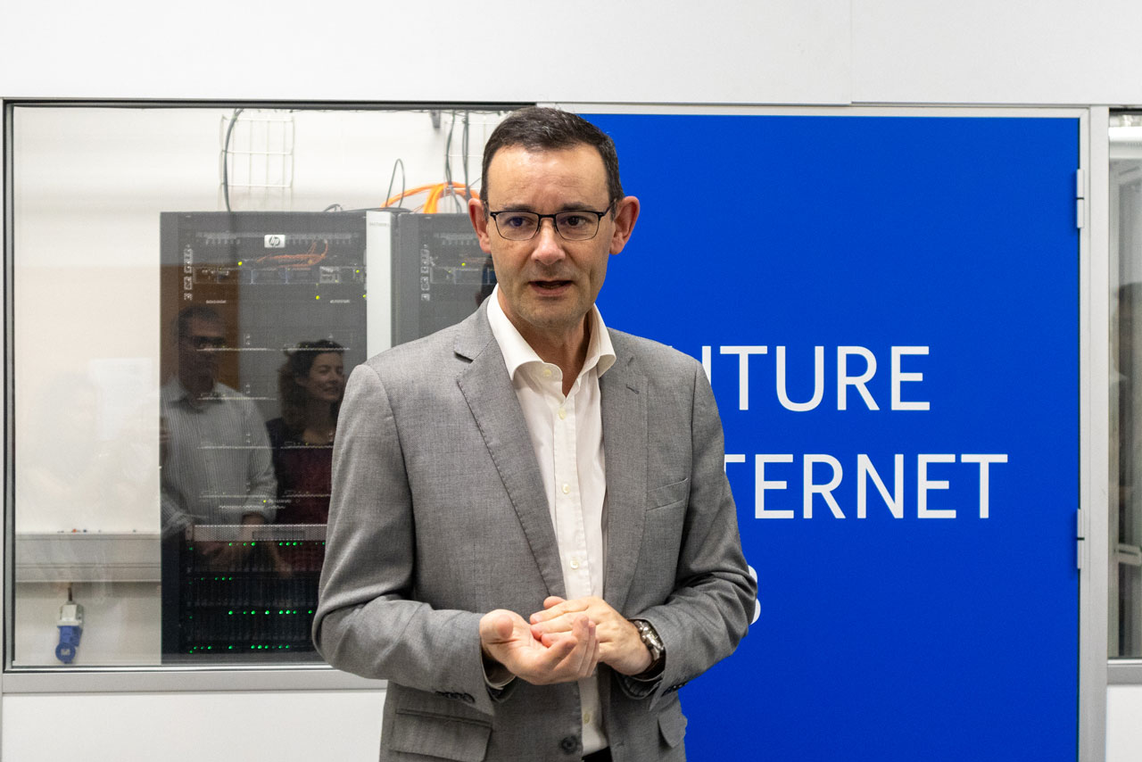 REN doa material informático ao Future Internet Lab do ISEL