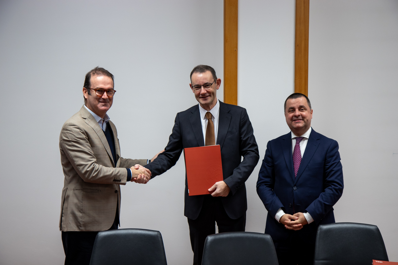 Assinatura de protocolo di ISEL ID e Tecnovia